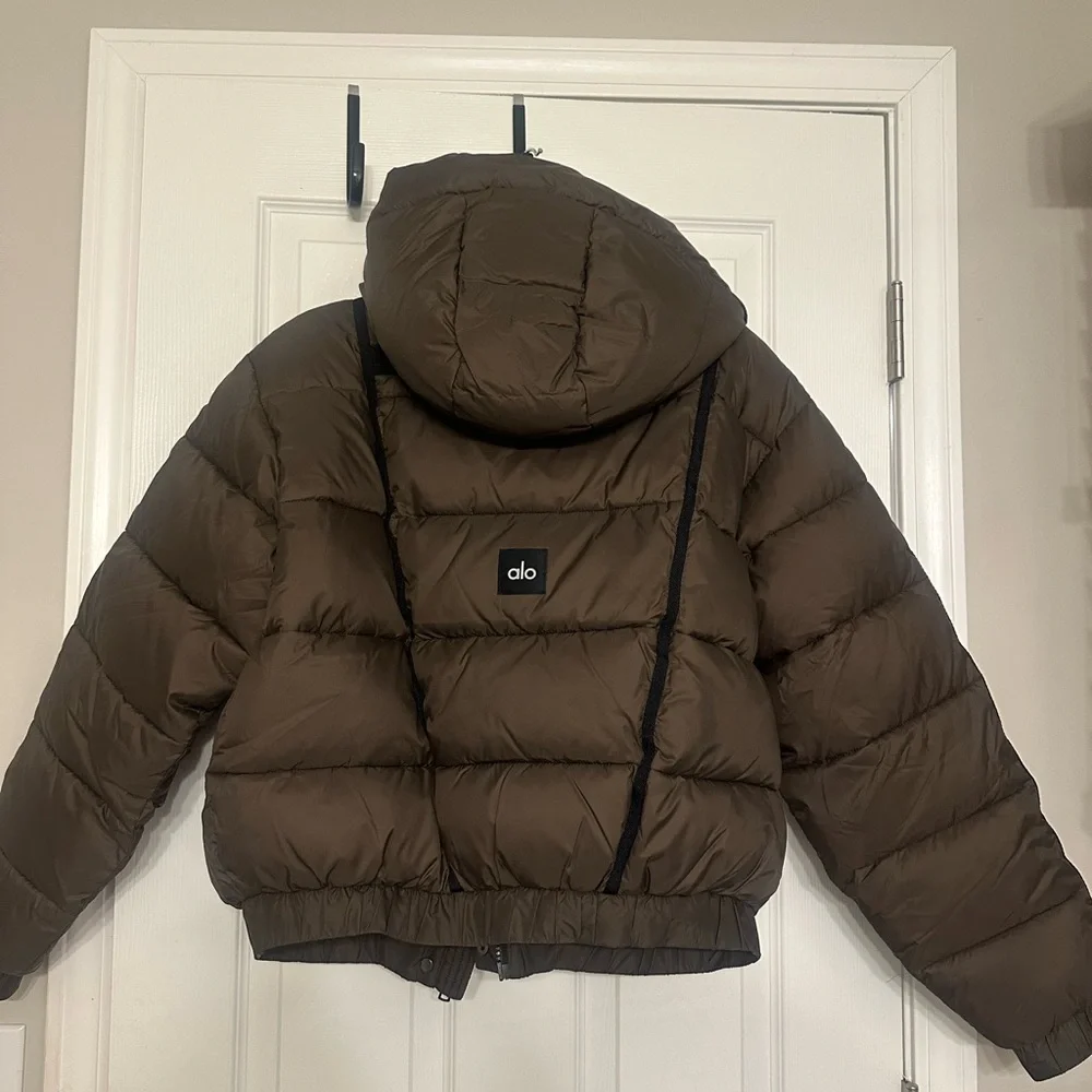 ALO Yoga Dark Brown Puffer Jacket - Picture 5 of 5